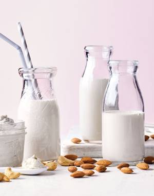 Homemade Almond-Vanilla Milk