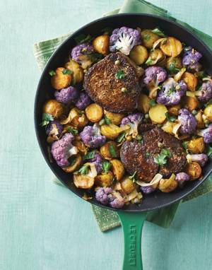 Pan-Seared Steak with Potatoes, Cauliflower & Leeks