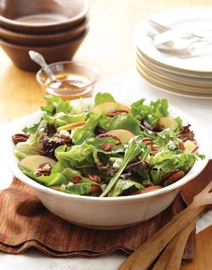 Holiday Salad with Blue Cheese, Toasted Pecans & Apple-Cinnamon Dressing