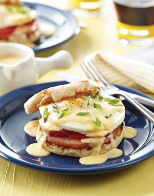 Egg-Muffin Sandwiches with Cheese Sauce