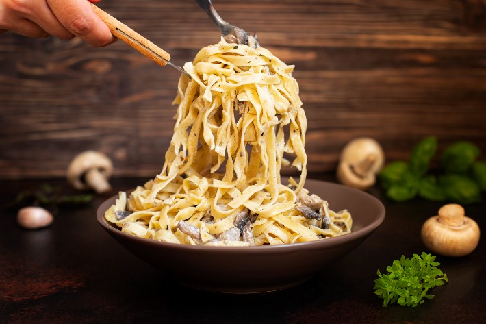 Nylon Spaghetti Server Non-Stick Pasta Fork Slotted Spoon with Spaghetti Measure Tool Strainer Ladle for Kitchen Dishwasher Red 
